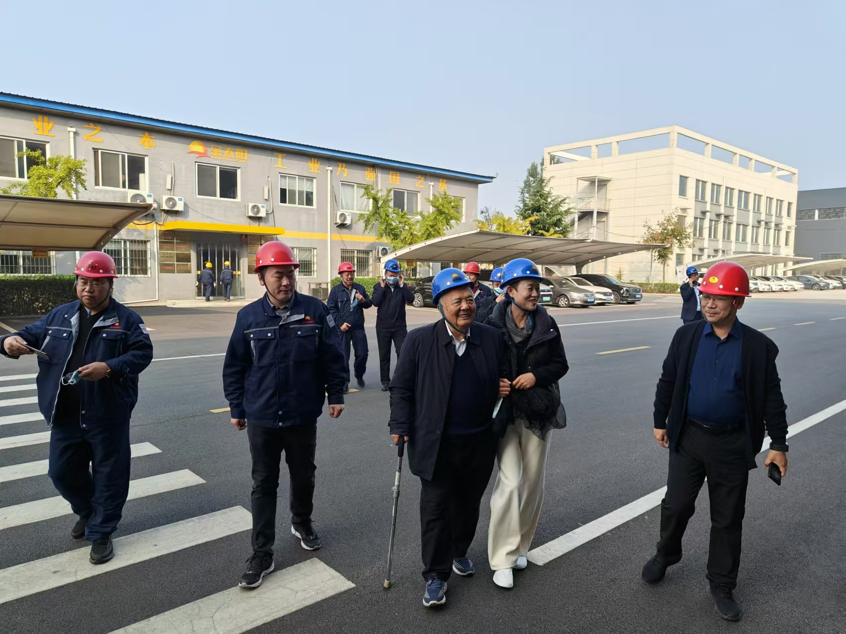 知名鑄造專家（jiā）馬敬仲老先（xiān）生蒞臨嫩草影院鑄業調研指導