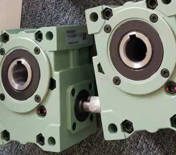 日本可以自由安裝的（de）TSUBAKI椿（chūn）本蝸輪蝸杆減速機型號：EW...